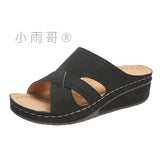 Cool Drag Woman Wearing Mom Shoes Sandals Slope And Retro Hollow Slippers