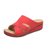 Cool Drag Woman Wearing Mom Shoes Sandals Slope And Retro Hollow Slippers
