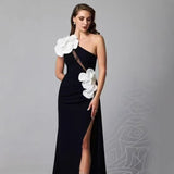 Sexy Black Shoulder Sidet Banded Long Skirt On Chest White Delicate Flower Decor Dress Dress