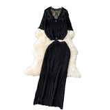 Zingj Style Wears A Minority Lazy Style Suit, A Knitted Cardigan, A High-Waisted Long Skirt, A Fashion Two-Piece