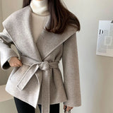 Chic Autumn And Winter Retro Temperament Feel Big Collar Hair Coat With Small
