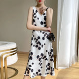 High-End Mulberry Silk Fashion All-Match Comfortable, Simple And Elegant Office Holiday Dyed Flower Suspender Skirt
