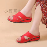 Cool Drag Woman Wearing Mom Shoes Sandals Slope And Retro Hollow Slippers