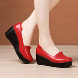 Person With One Foot Shallow Mouth Single Shoes Autumn 2023 New Muffin Thick Bottom Waterproof Platform Flat Bottom Red Mother